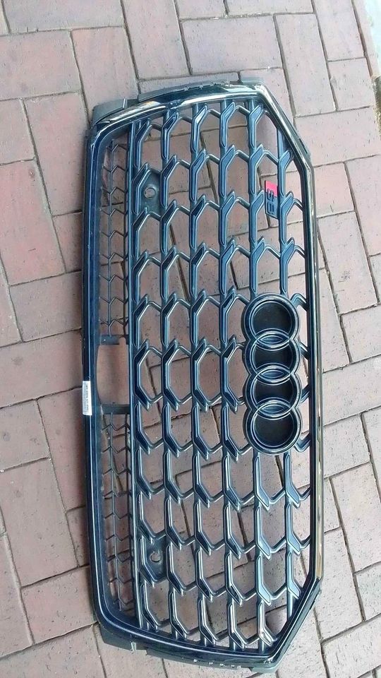 Audi S8 grill - Private Seller