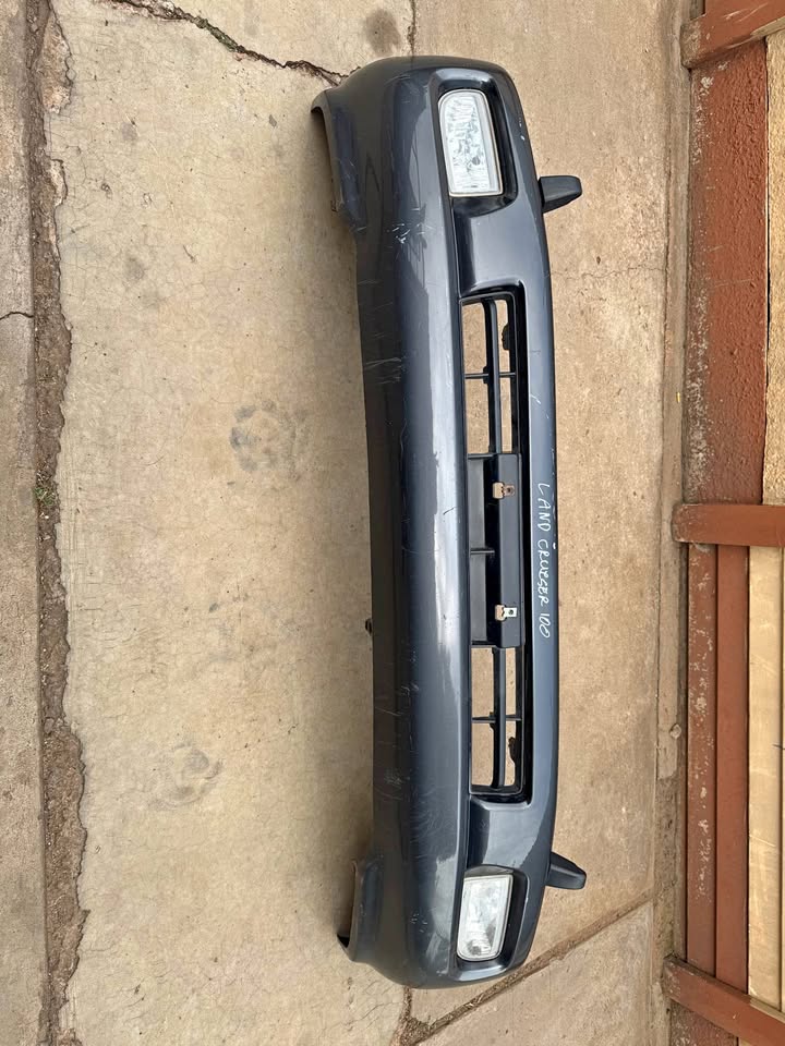 Toyota Land Cruiser 100 Front Bumper - Private Seller Toyota Land Cruiser 100 Front Bumper - Private Seller