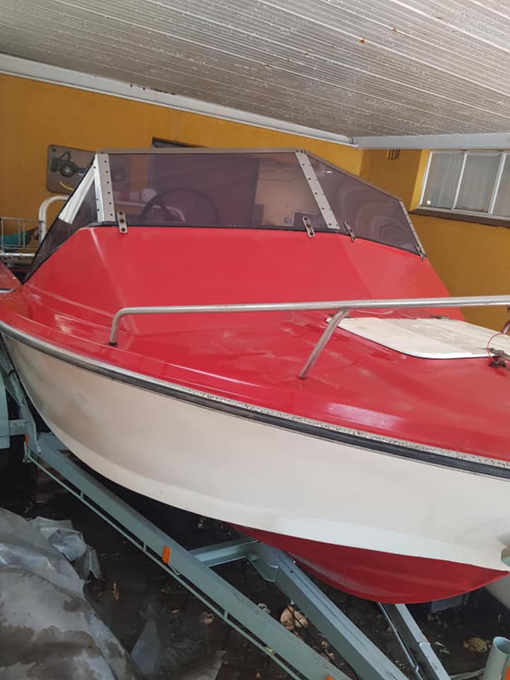 15 FT WAHOO FOAM FILLED BOAT.