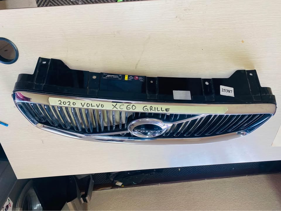 2020 Volvo xc60 main grille for sale