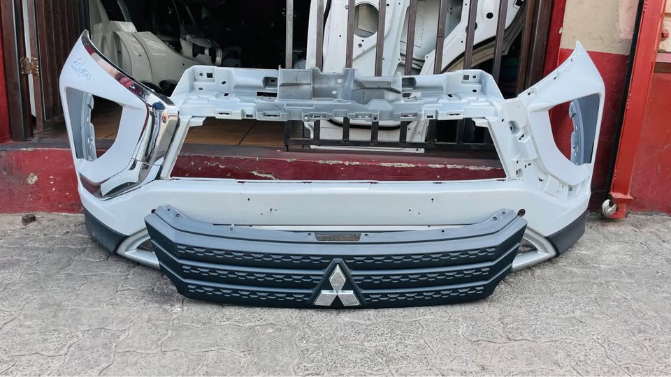 Mitsubishi Eclipse Cross bumper and grill - Private Seller