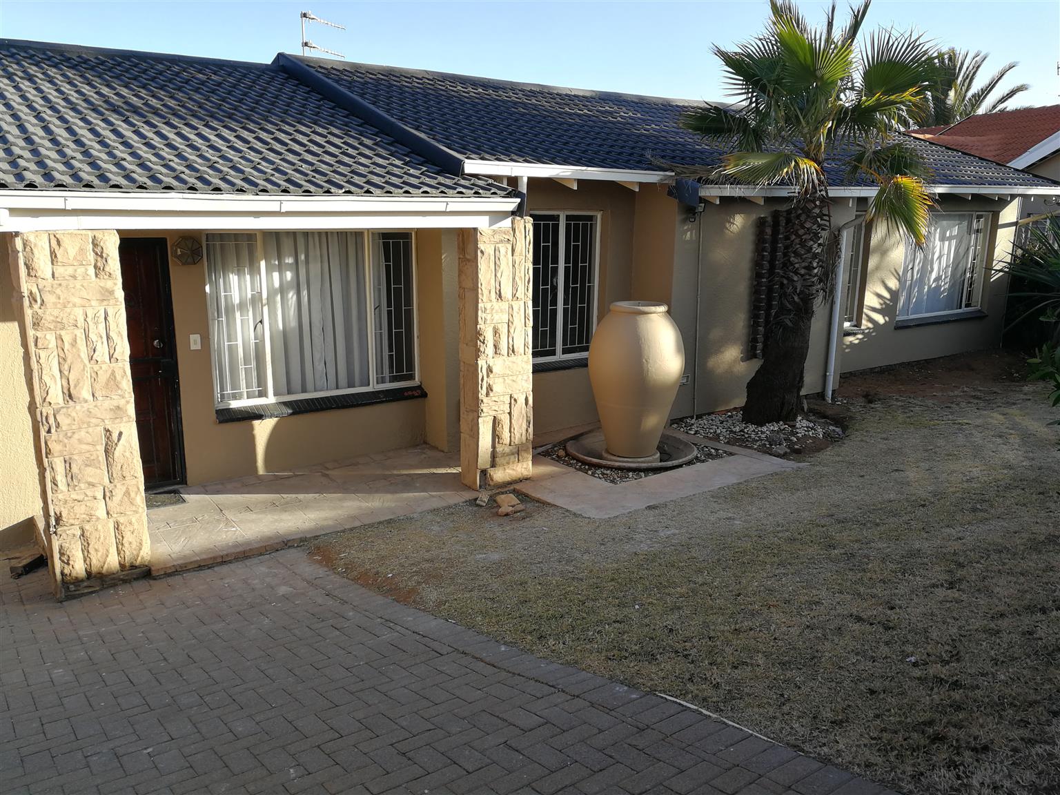 3 Bed House For Rent In Suideroord Johannesburg Junk Mail