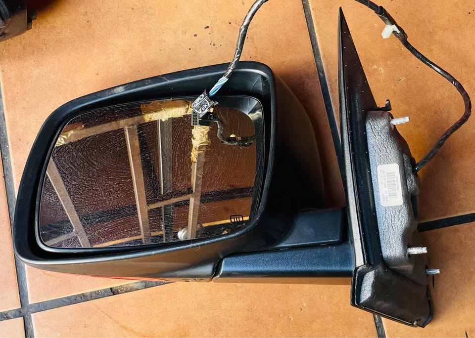 Dodge Journey side mirror - Private Seller Dodge Journey side mirror - Private Seller