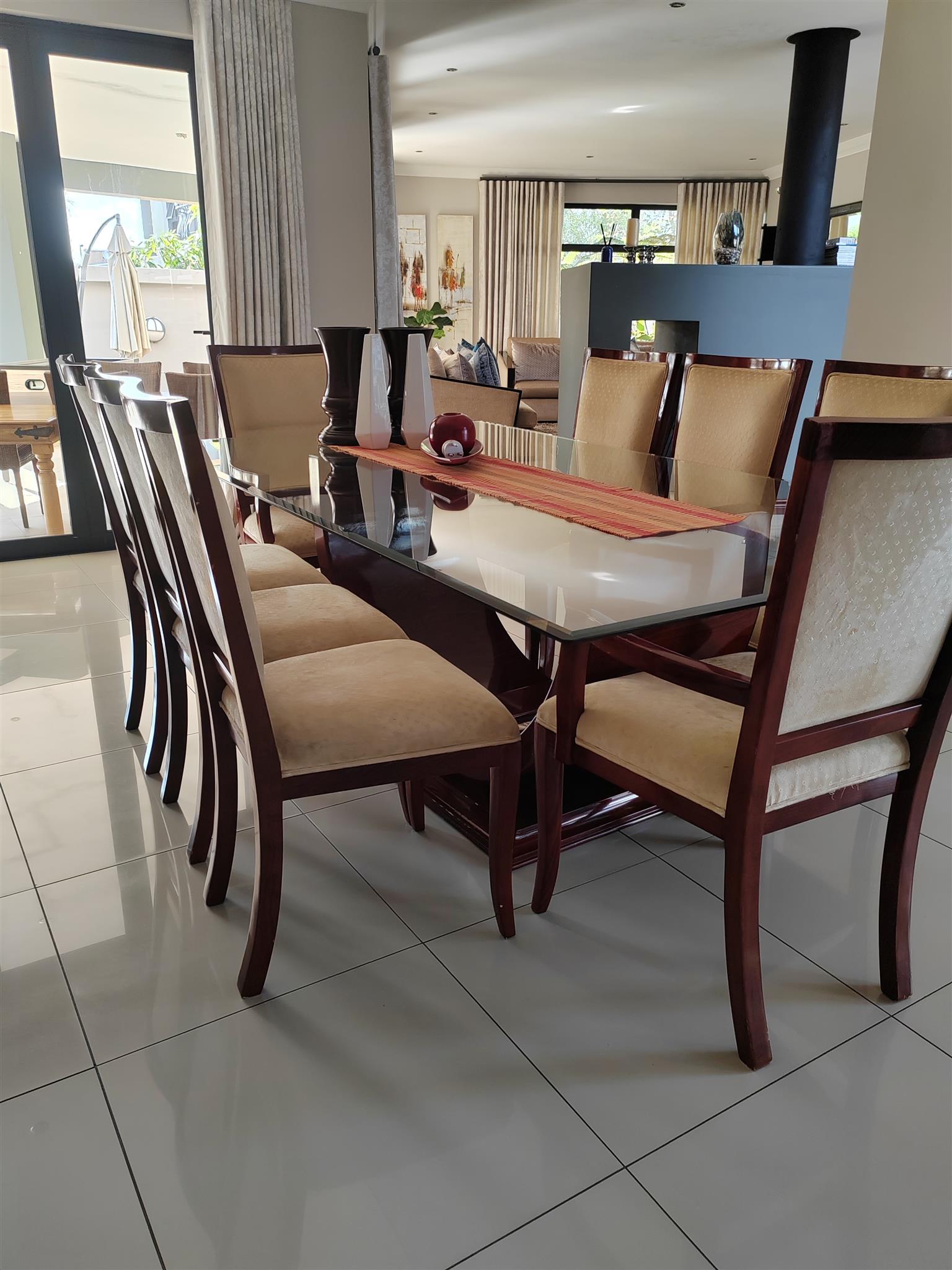 Solidwood 8 seater Dining room suite, immaculate condition. | Junk Mail