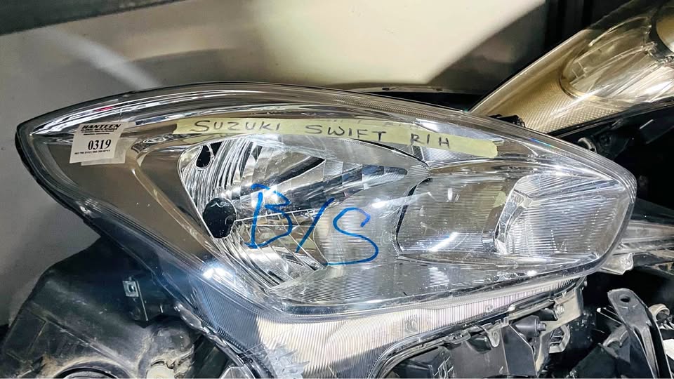 Suzuki Swift headlight - Private Seller Suzuki Swift headlight - Private Seller