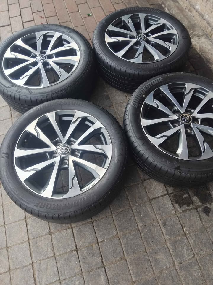 A set of 18inch rims and tyre's for Toyota Cross - Private Seller A set of 18inch rims and tyre's for Toyota Cross - Private Seller