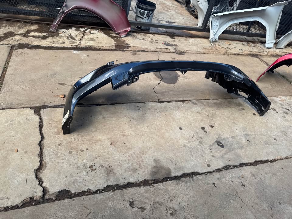 Ford Everest Next-Gen Front Bumper - Private Seller Ford Everest Next-Gen Front Bumper - Private Seller