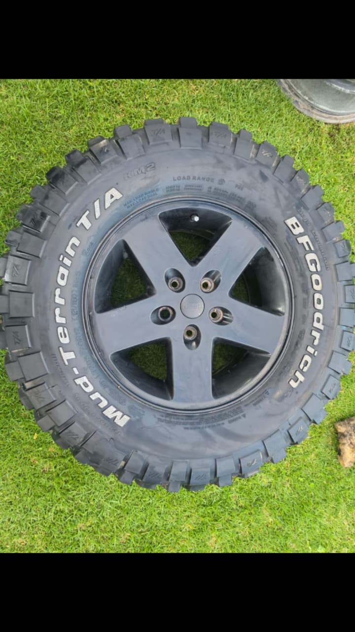 Light truck 17 inch LT285/70/r17 tyre for sale - Private Seller Light truck 17 inch LT285/70/r17 tyre for sale - Private Seller