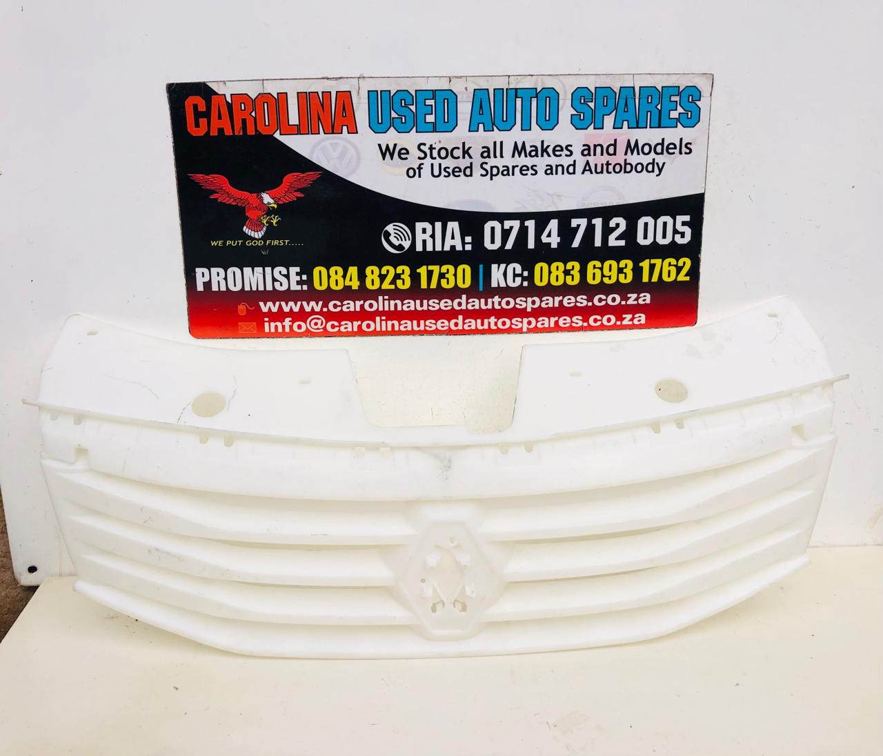 Renault Sandero Mk2 Stepway radiator grill (no badge) - Private Seller Renault Sandero Mk2 Stepway radiator grill (no badge) - Private Seller