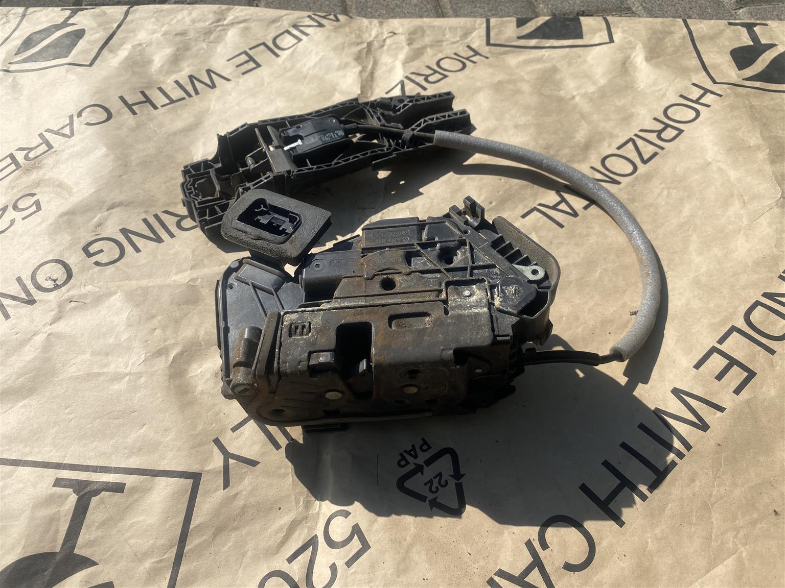 2022 VW POLO 8 LEFT FRONT DOOR LOCK MECHANISM FOR SALE. IN PRISTINE CONDITION