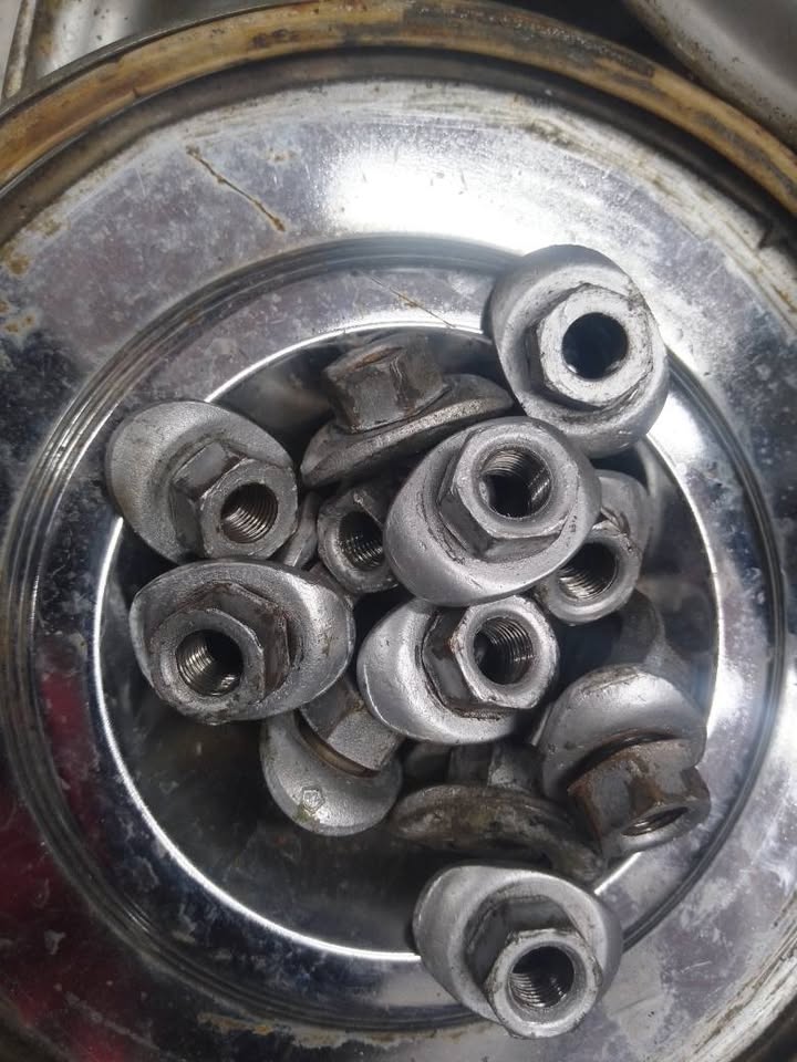 Peugeot 504 Rims and centre caps - Private Seller