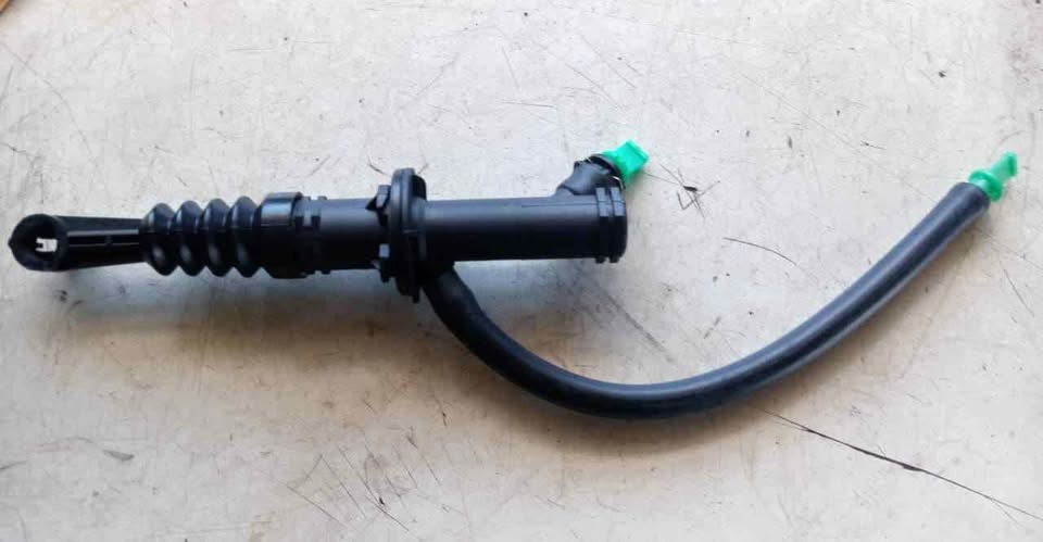 Renault Clio 4 clutch master cylinder