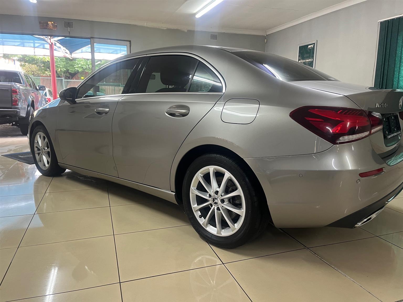 MERCEDES BENZ A200 AT SEDAN