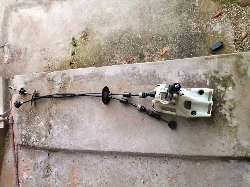 Kia Cerato gear lever - Private Seller