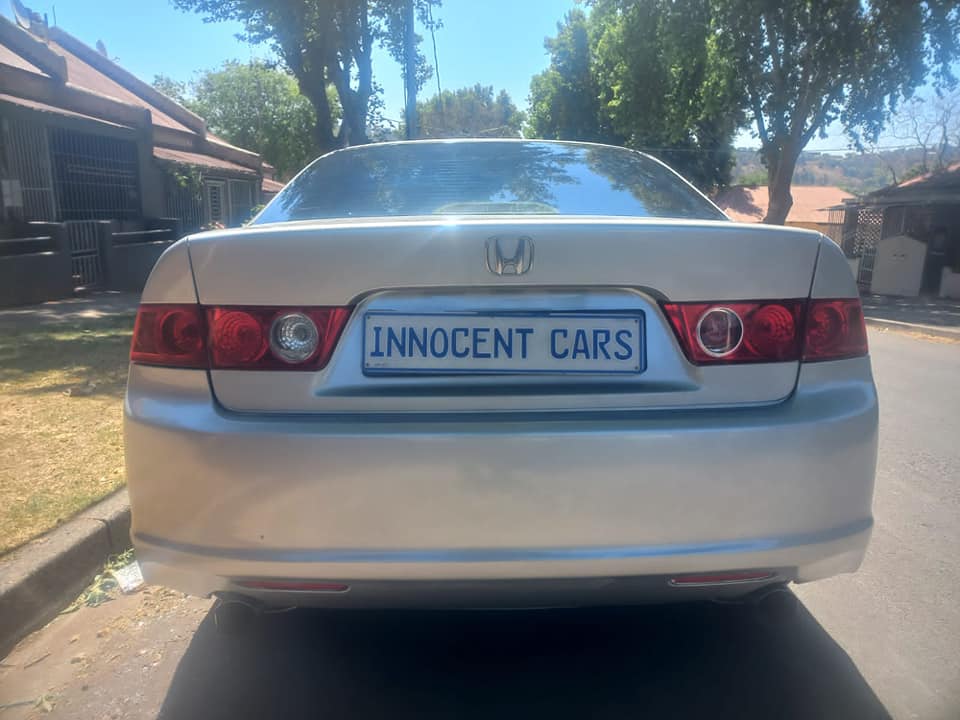 2006 HONDA ACCORD SEDAN 2.4 PETROL, AUTOMATIC, SILVER COLOR