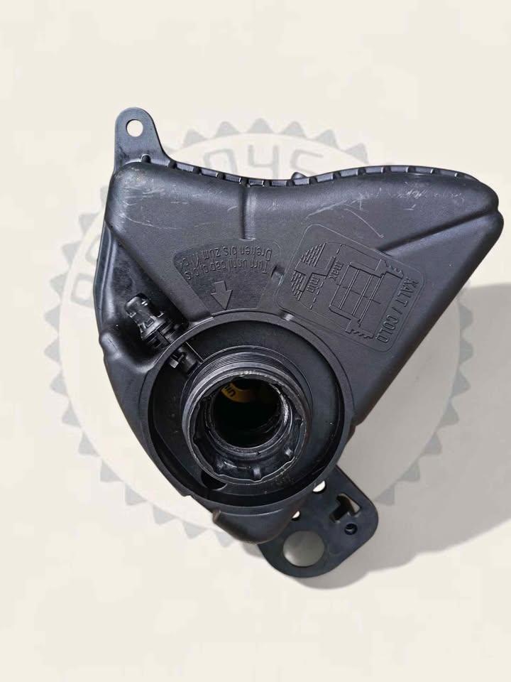 BMW WATER 5/6/7 SERIES WATER BOTTLE/RESERVOIR /EXPANSION TANK AVAILABLE FOR SALE - Private Seller BMW WATER 5/6/7 SERIES WATER BOTTLE/RESERVOIR /EXPANSION TANK AVAILABLE FOR SALE - Private Seller