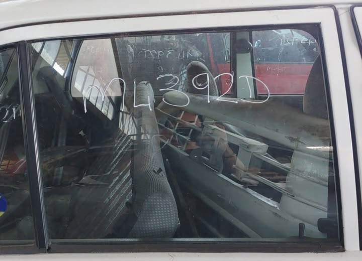 DAIHATSU CUORE LEFT REAR WINDOW - Private Seller DAIHATSU CUORE LEFT REAR WINDOW - Private Seller