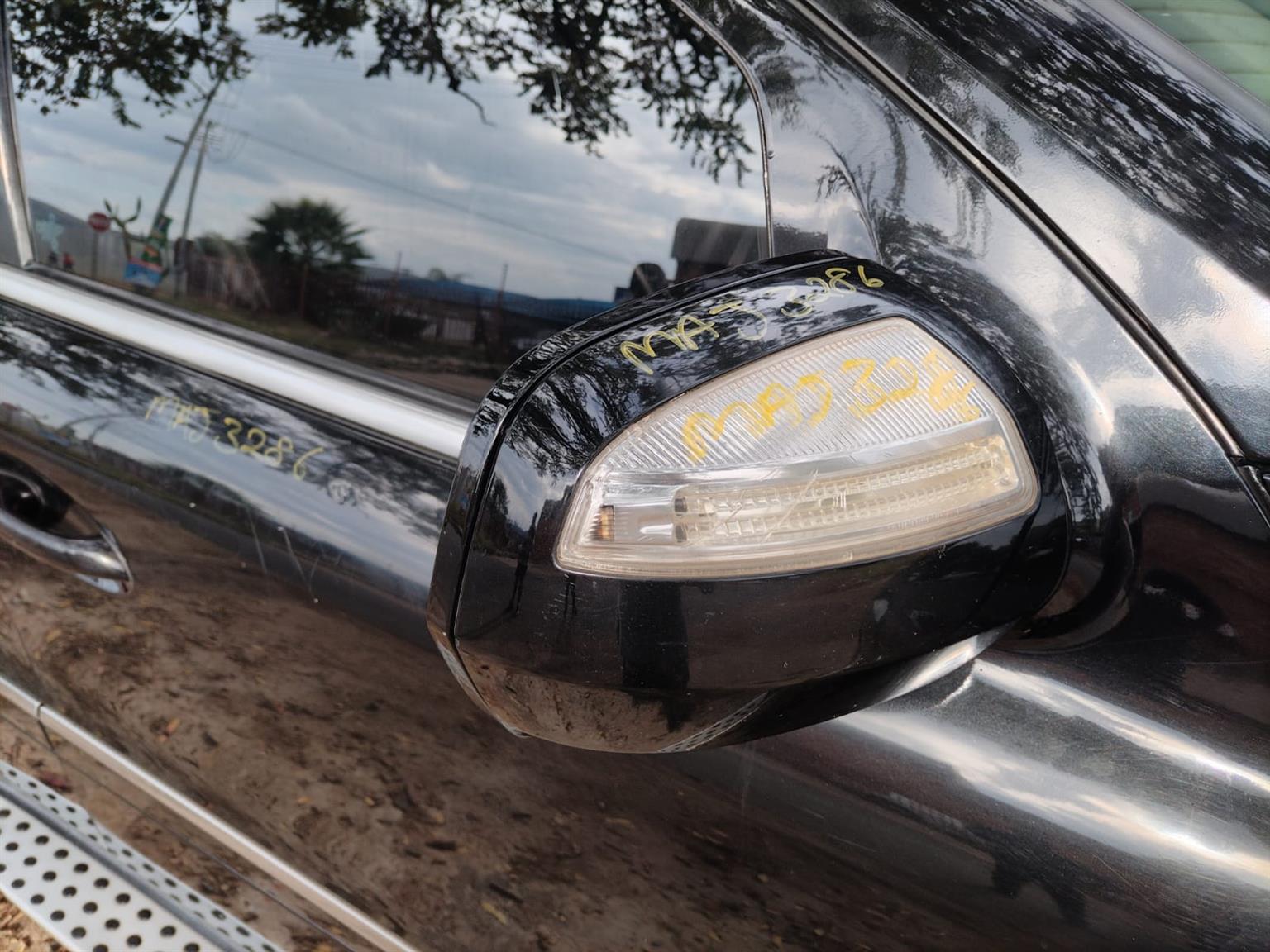 Mercedes ML350 cdi side mirror for sale used - Private Seller