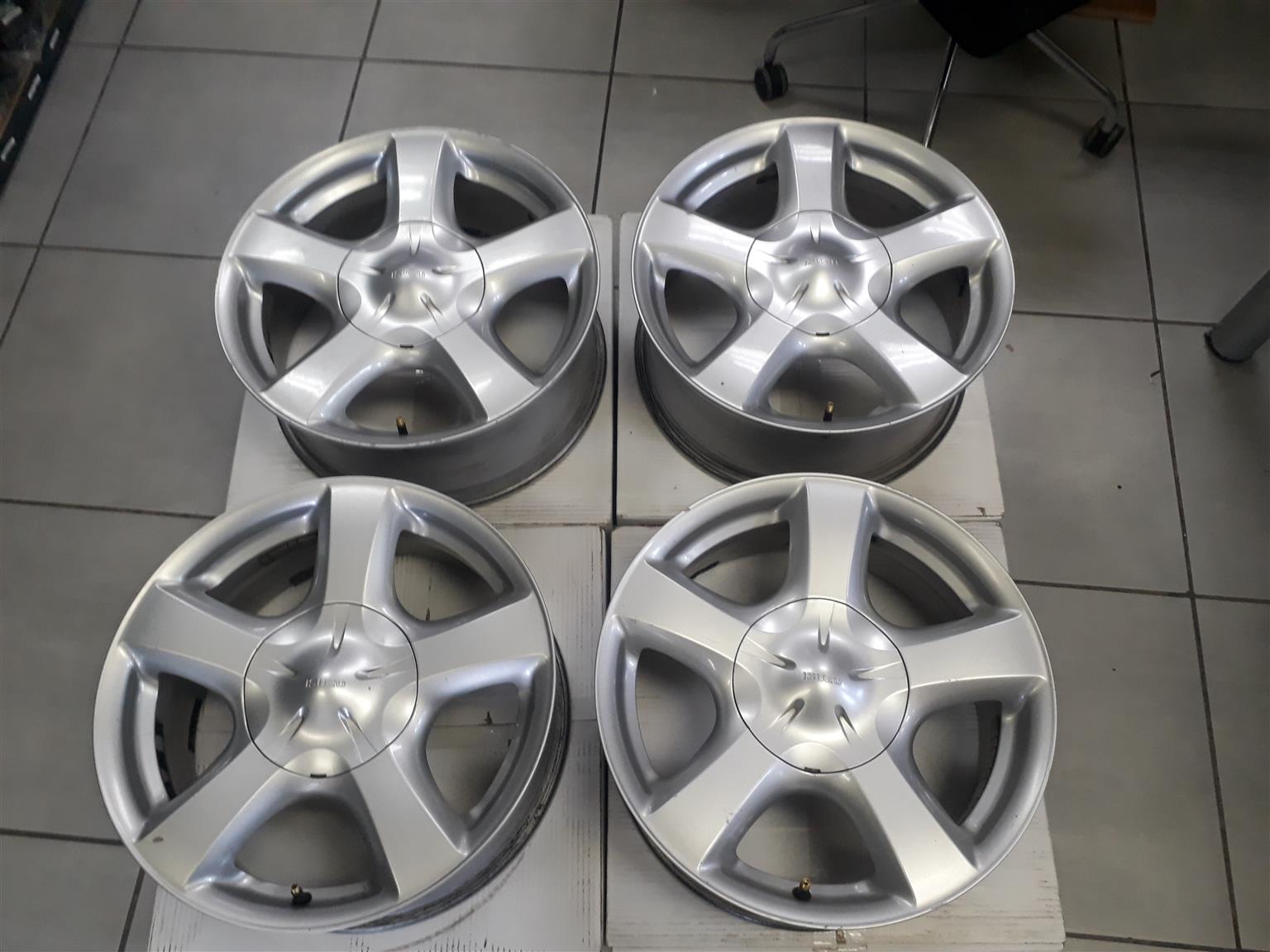 Isuzu original 17 inch rims for sale - Private Seller