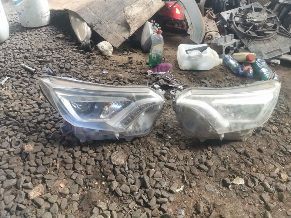 Toyota Rav4 2017 headlights - Private Seller Toyota Rav4 2017 headlights - Private Seller
