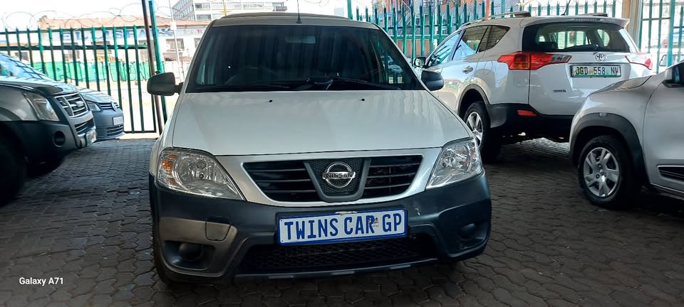 Nissan Np200 1.6 With Canopy Manual petrol