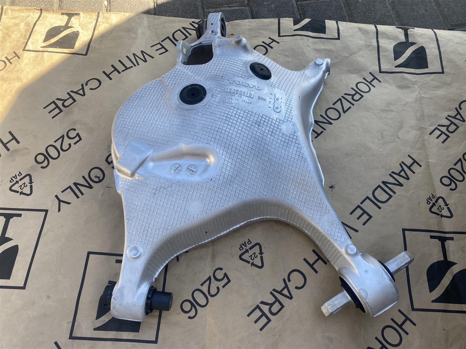 2024 VOLVO XC60 RIGHT REAR LOWER CONTROL ARM FOR SALE. BRAND NEW