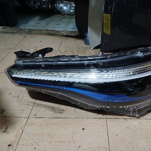 Toyota corolla cross headlight - Private Seller Toyota corolla cross headlight - Private Seller