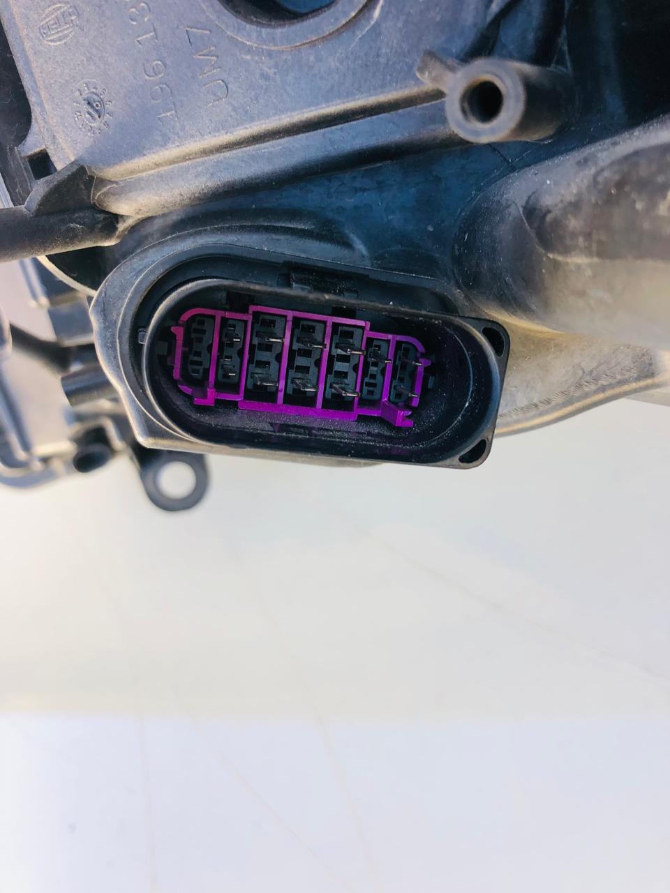VW Touareg right side xenon LED headlight - Private Seller VW Touareg right side xenon LED headlight - Private Seller