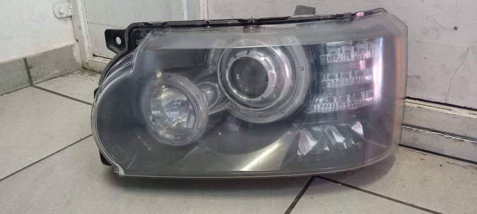 Rang Rover sport headlights for sell in good condition nice and clean - Private Seller Rang Rover sport headlights for sell in good condition nice and clean - Private Seller