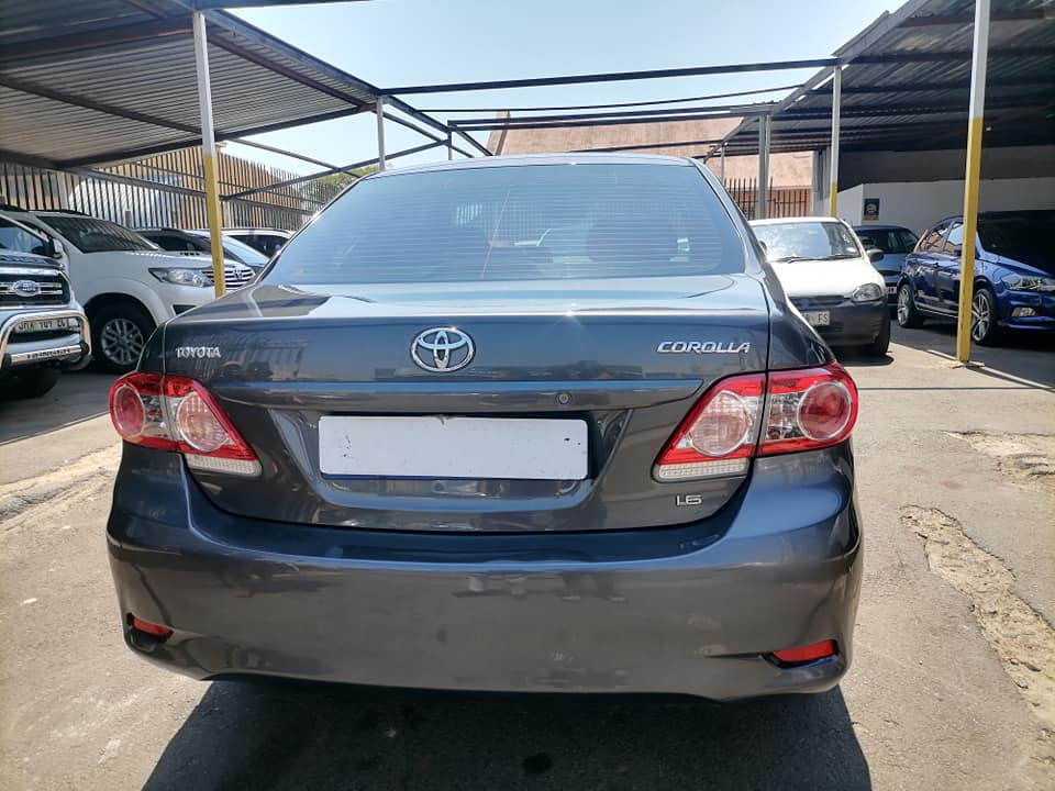 2013 Toyota Professional 1.6 Sedan with a leather seat and Spare key