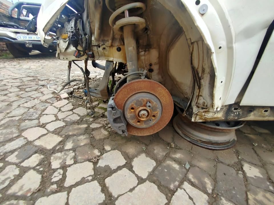 MINI COOPER LEFT FRONT HUB FOR SALE. - Private Seller MINI COOPER LEFT FRONT HUB FOR SALE. - Private Seller