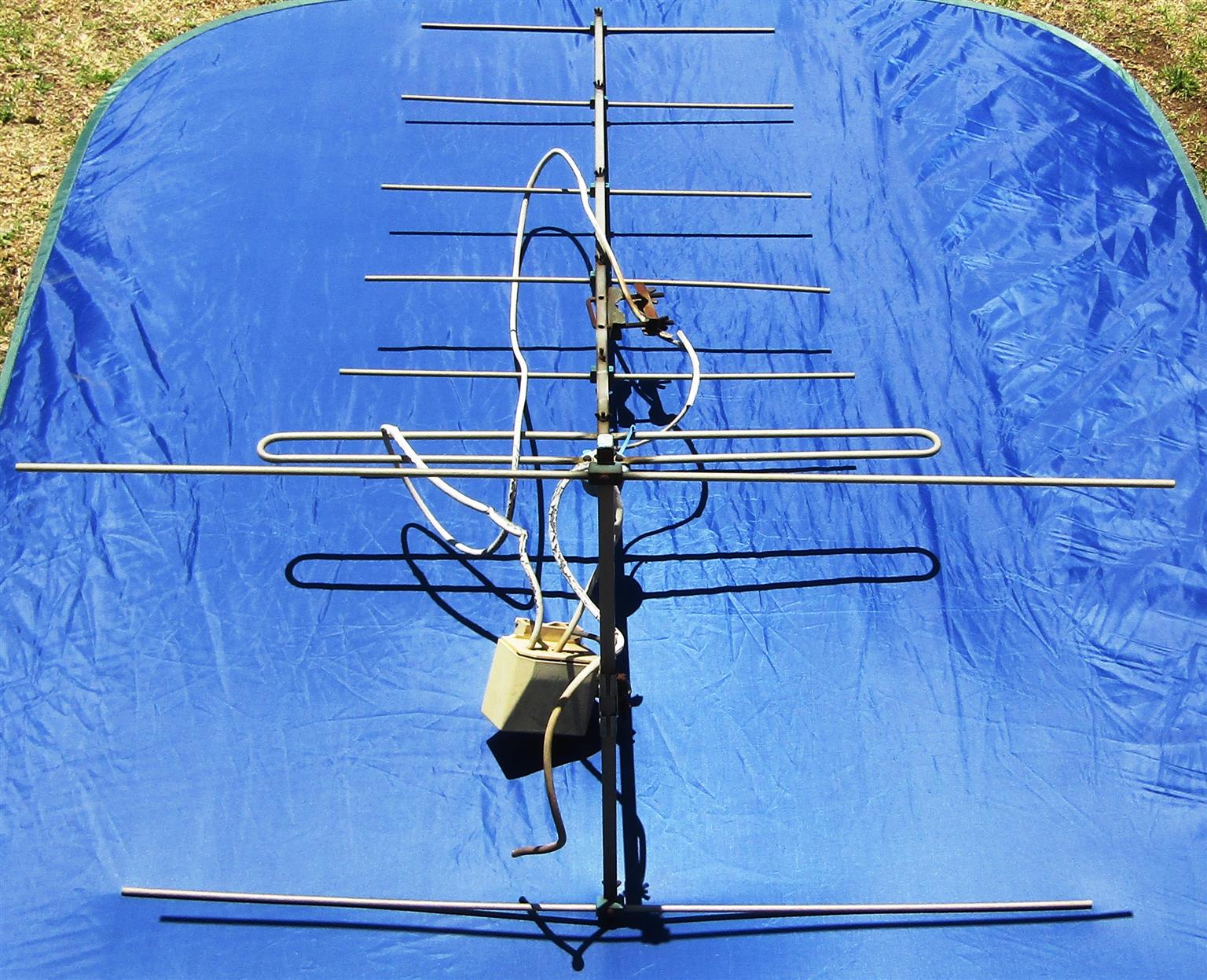 Rooftop Aerial / Antenna – l=149cm; w=85cm; h=49cm Rooftop Aerial / Antenna – l=149cm; w=85cm; h=49cm