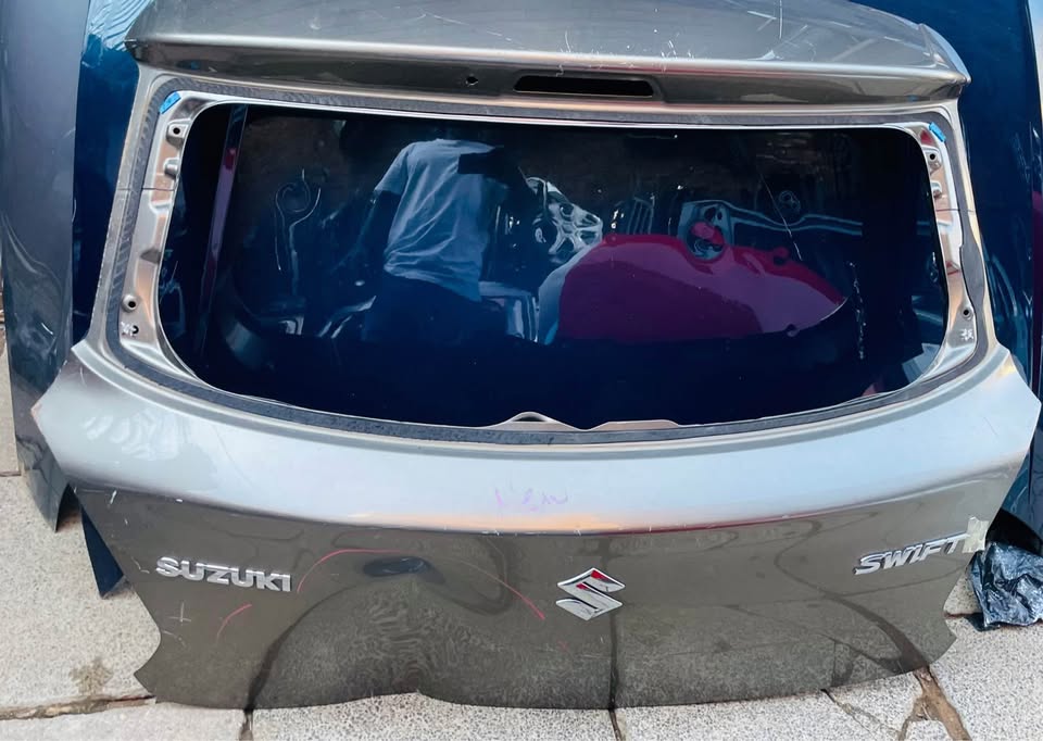 Suzuki Swift tailgate - Private Seller