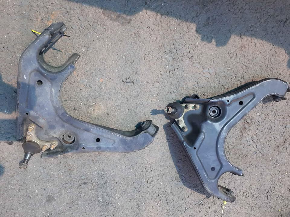2005 up Ford renger left n right lower control arms - Private Seller