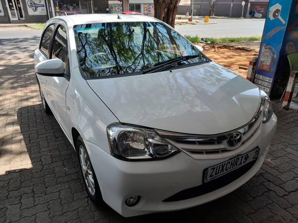 2017 TOYOTA ETIOS 1.5 HATCHBACK MANUAL