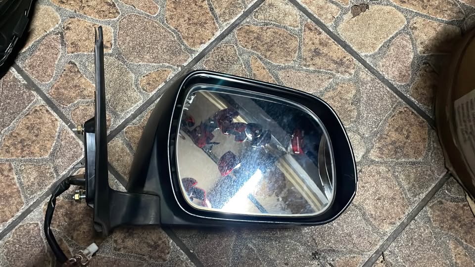 Toyota Hilux D4D side mirror - Private Seller Toyota Hilux D4D side mirror - Private Seller
