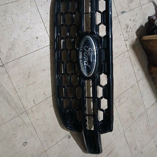 Ford ranger t9 grill - Private Seller