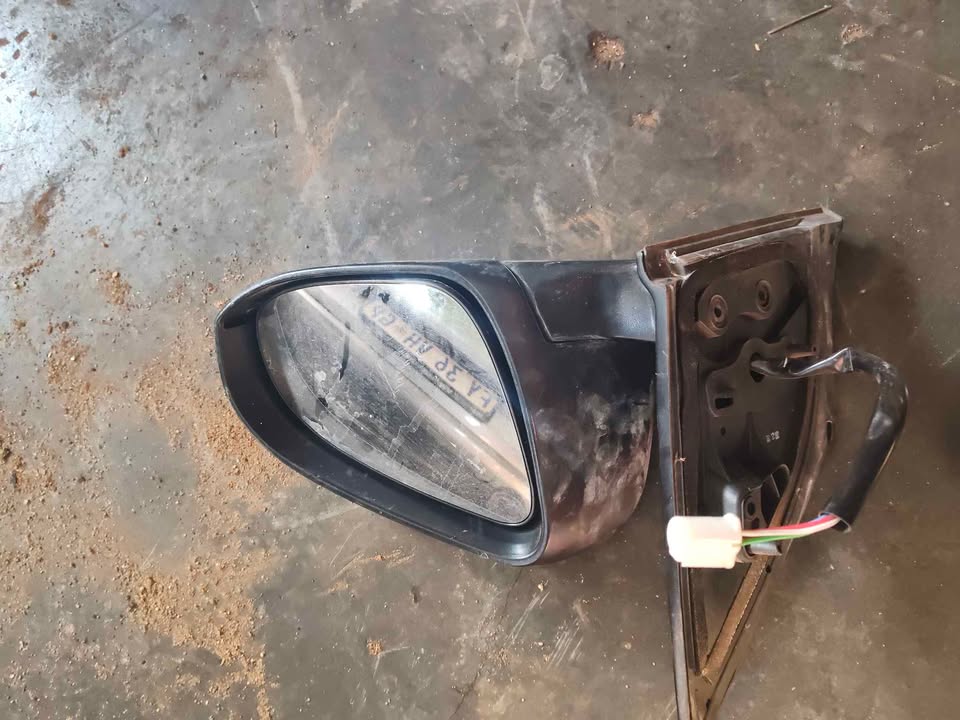 Toyota Corolla 2016 RHS mirror - Private Seller Toyota Corolla 2016 RHS mirror - Private Seller