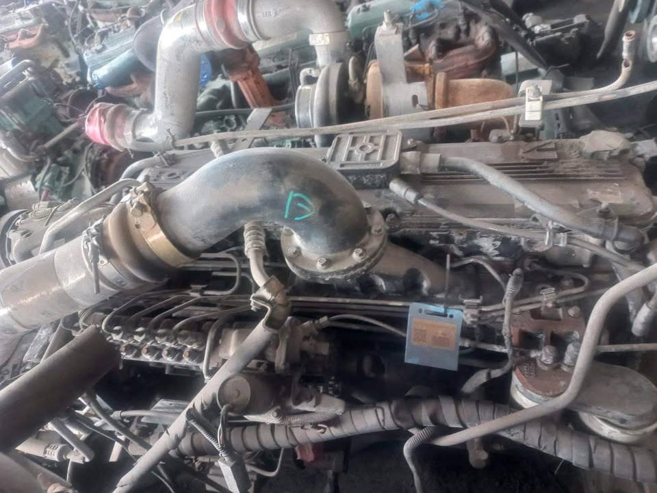 Truck and bus engines/gearboxes available