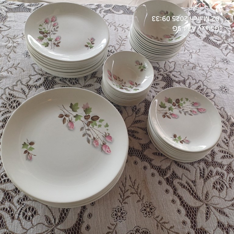 JOHNSON BROS DINING SET