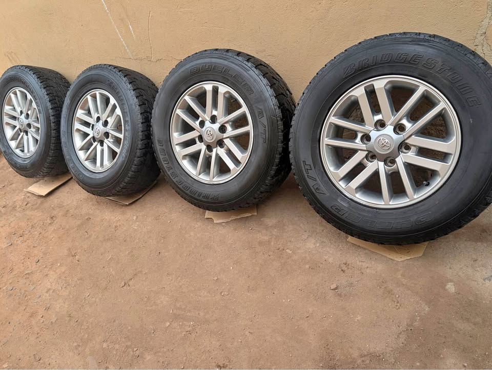Toyota Hilux rims size 17 with tyres - Private Seller Toyota Hilux rims size 17 with tyres - Private Seller