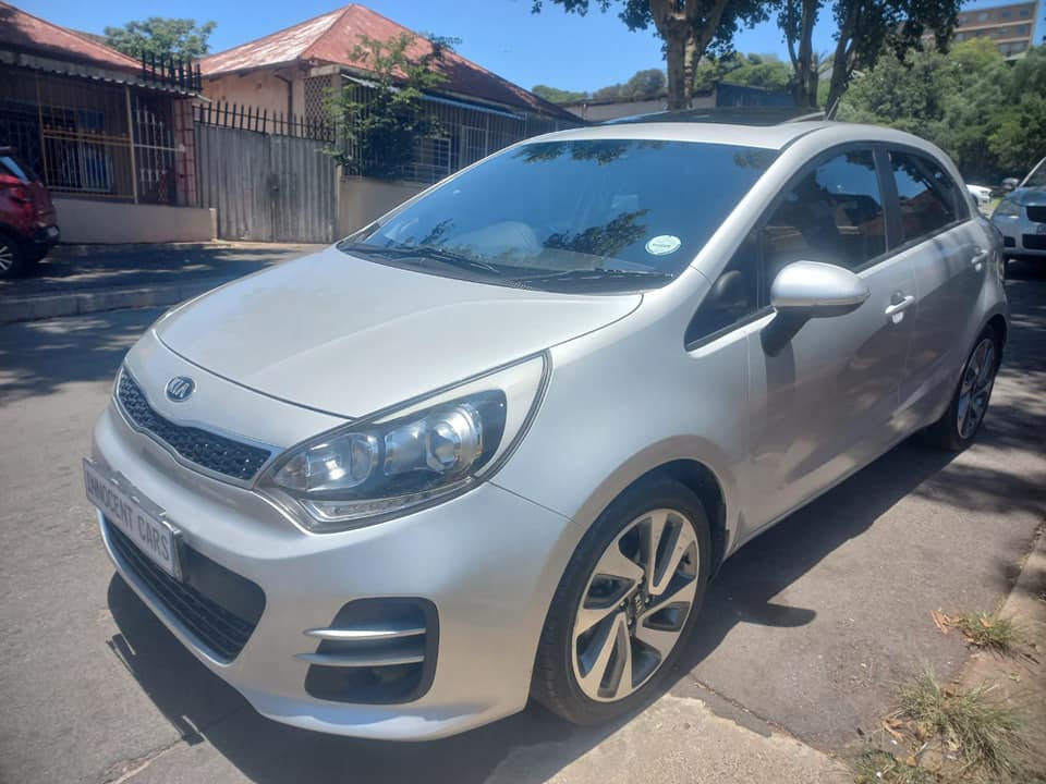 2015 KIA RIO HATCHBACK 1.4 PETROL, MANUAL, SILVER COLOR, MILEAGE 78000KMS