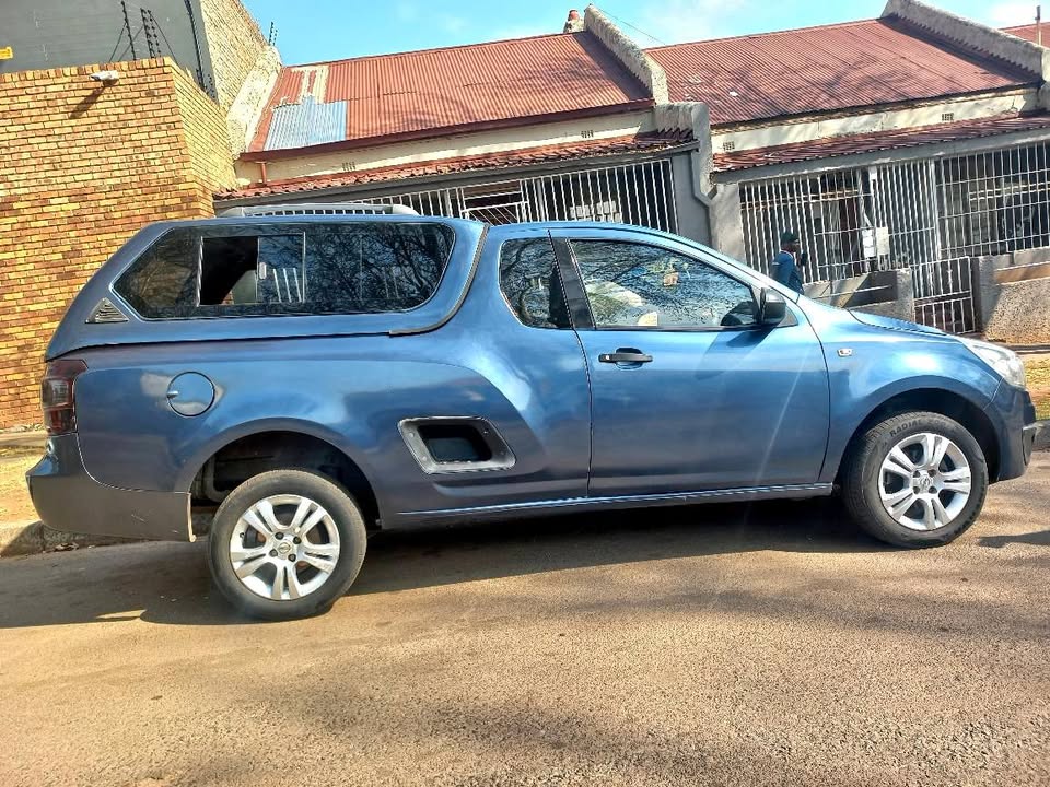 2014 CHEVROLET UTILITY BAKKIE 1.4 WITH CANOPY IN EXCELLENT CONDITION