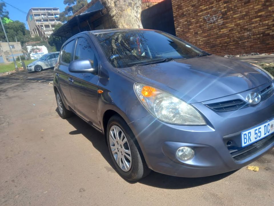 2011 Hyundai i20 1.6 Petrol, Manual, Grey, 96000kms