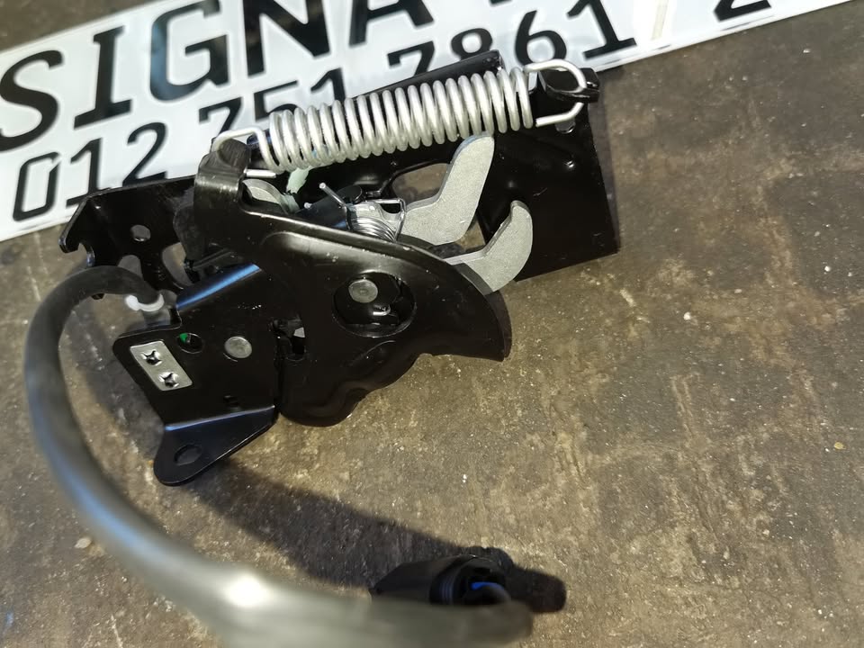 BMW F20/F30 BONNET LOCK FL NEW AVAILABLE - Private Seller BMW F20/F30 BONNET LOCK FL NEW AVAILABLE - Private Seller