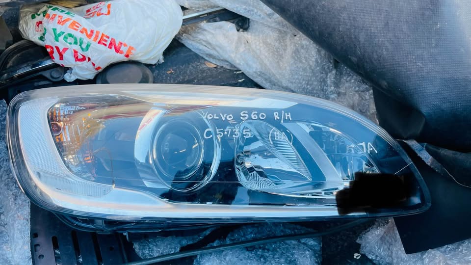 Volvo S60 V60 Xenon LED HEADLIGHT - Private Seller Volvo S60 V60 Xenon LED HEADLIGHT - Private Seller