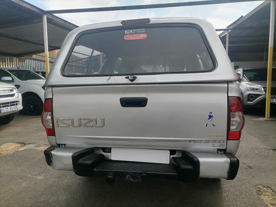 2009 Isuzu KB250 LE with a Canopy