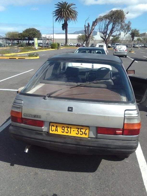 1992 Renault 11 ts papers sport Renault 11 ts sport papers Excellent