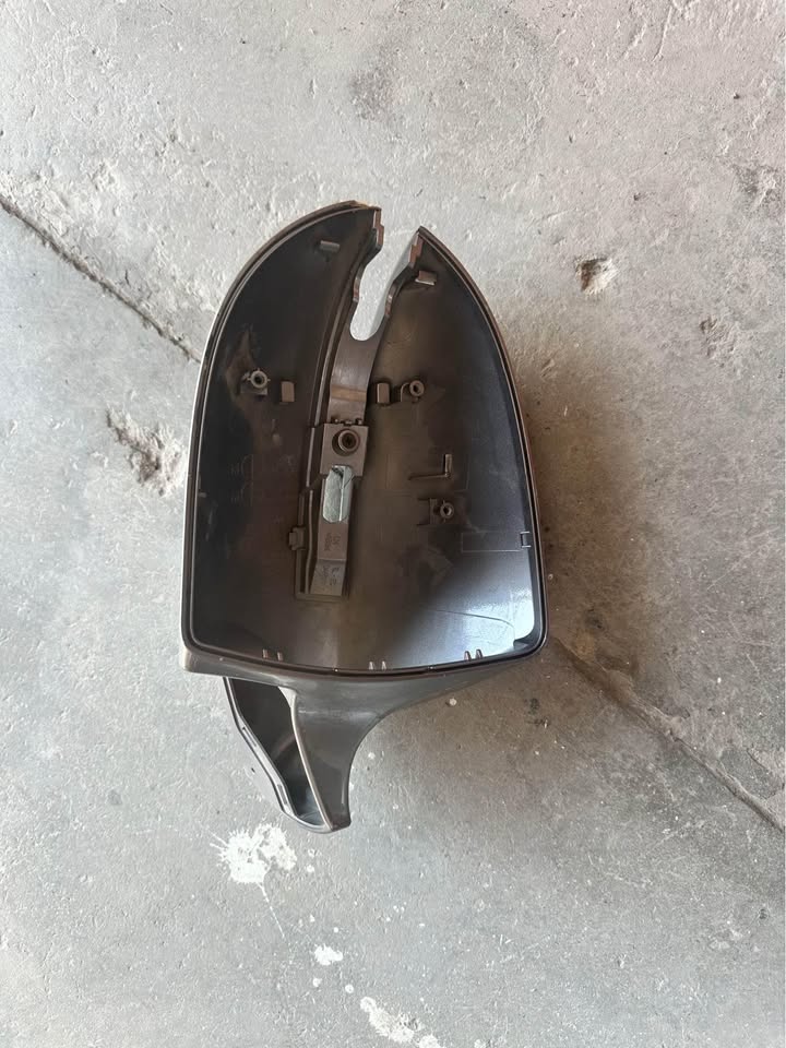 Kia Sportage side mirror cover - Private Seller Kia Sportage side mirror cover - Private Seller