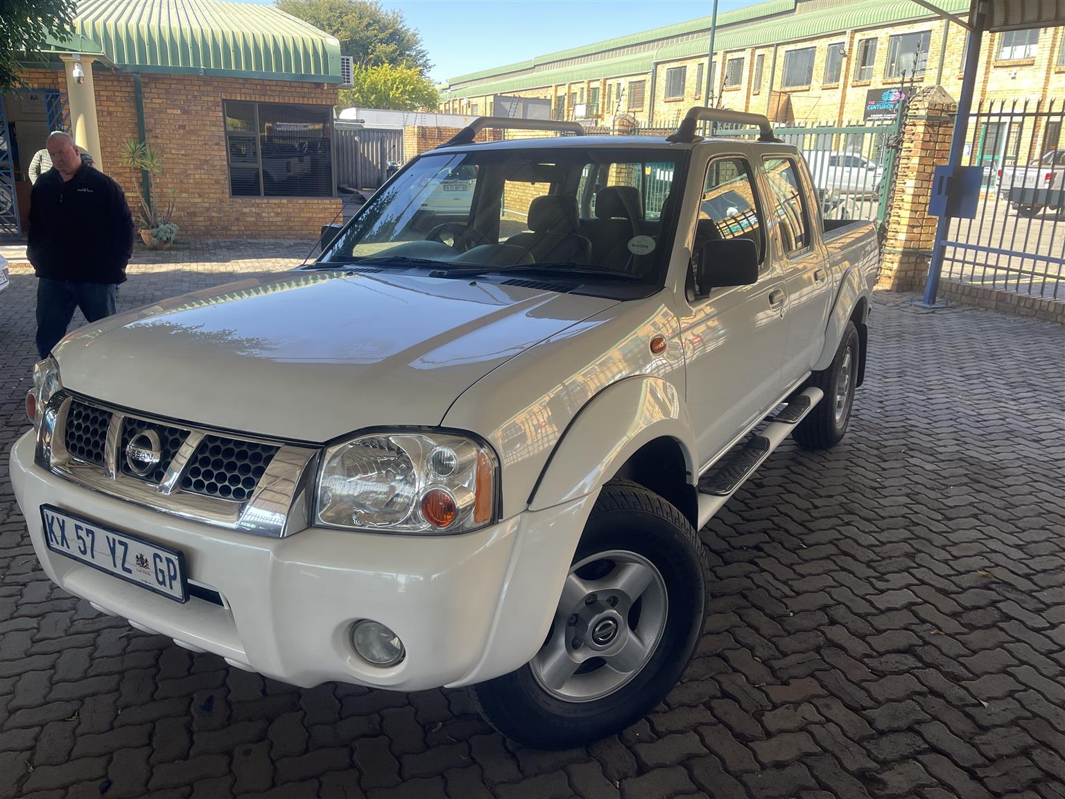 nissan np300 2.4i hi rider double cab bakkie